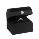 ” A Chest Ring Box Black “