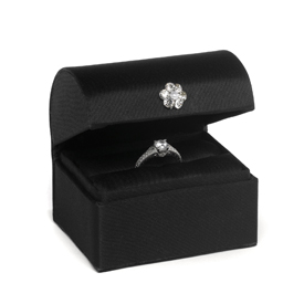 ” A Chest Ring Box Black “